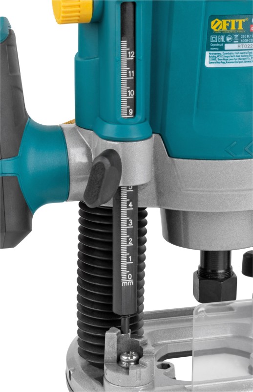 Фрезер 1800 Вт; 6000-22000 об/мин; 8/12 мм; 40 мм; 5,5 кг ; БС щеток; коробка